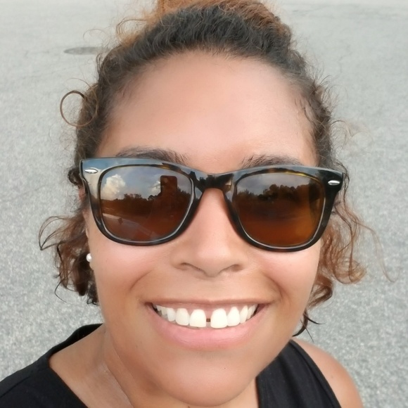 Meet your Posher, Eileen - Picture 3 of 3